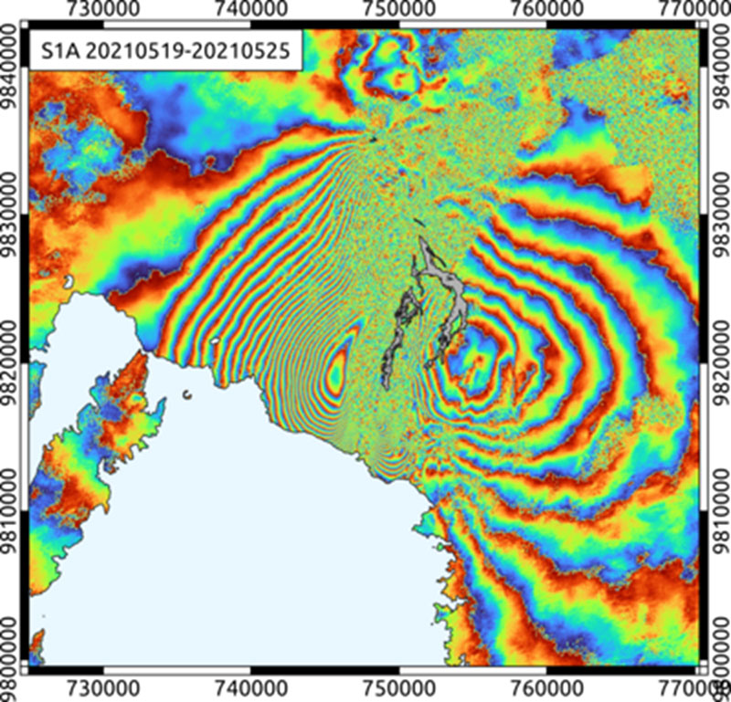 Franges interférométriques des mouvements du sol du Mont Nyiragongo calculées au départ des images Sentinel 1A des 19 et 25 mai 2021
